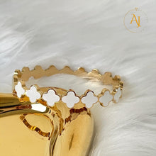 Fleur Blanc Bangle