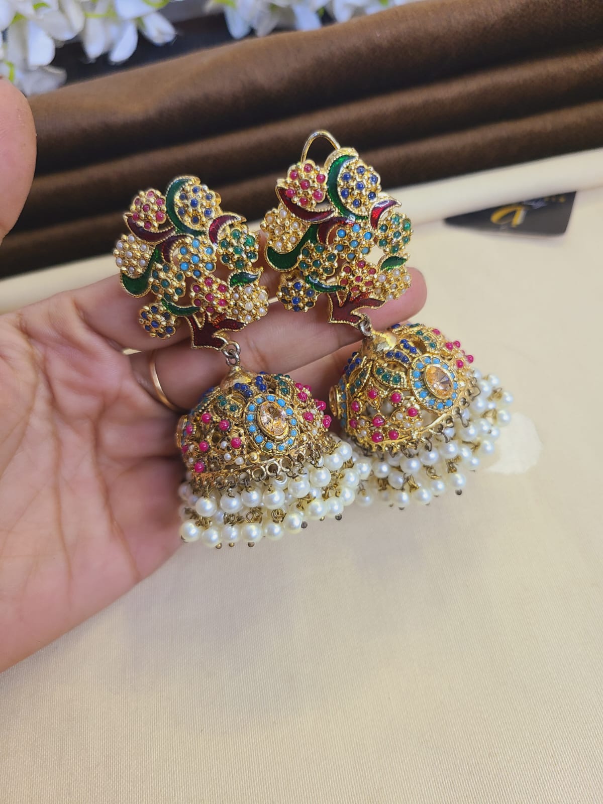 Nauratan jhumka bali