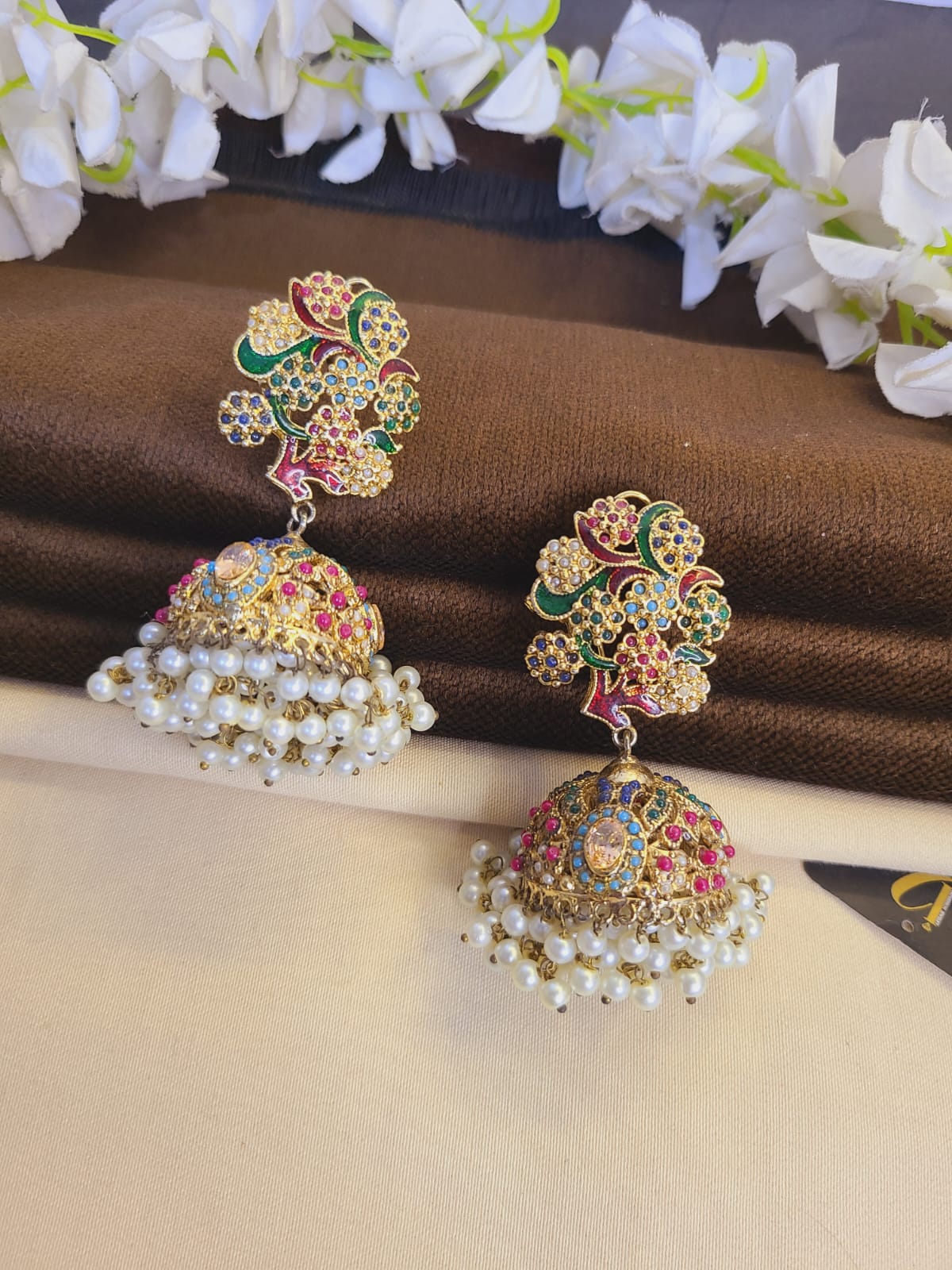 Nauratan jhumka bali