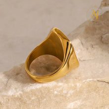 Luna Shell Ring